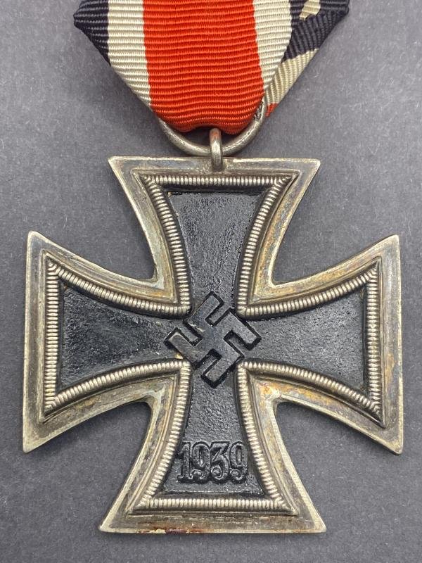 Iron Cross Second Class MM24 Arbeitsgemeinschaft D. Hanauer Plaketten With Ribbon — image 2
