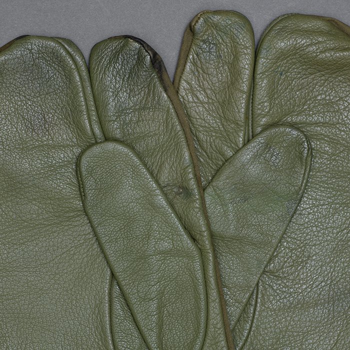 JDE102 Set of Heer motorcyclists gauntlets — image 4