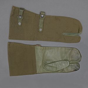 JDE102 Set of Heer motorcyclists gauntlets