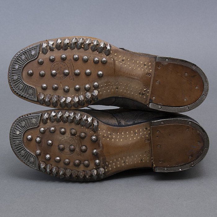 JNH37 Excellent unissued pair of worker low boots — image 11