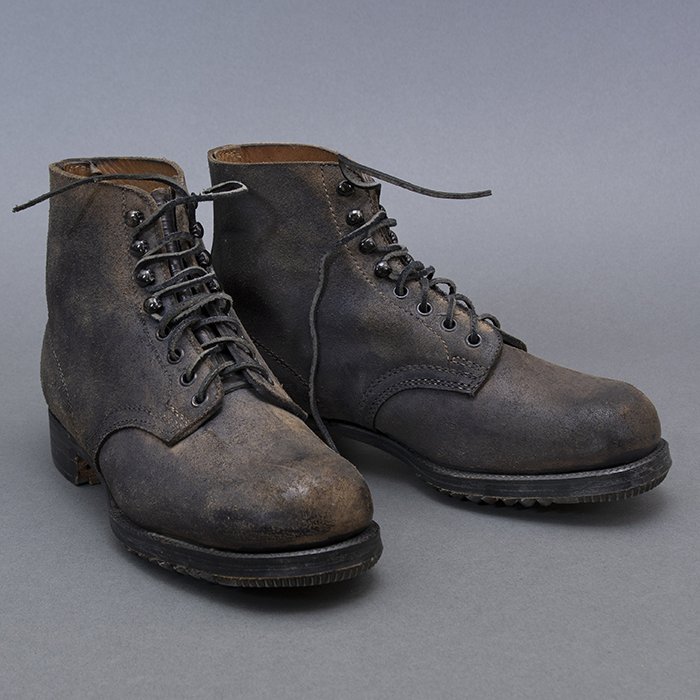 JNH37 Excellent unissued pair of worker low boots — image 2