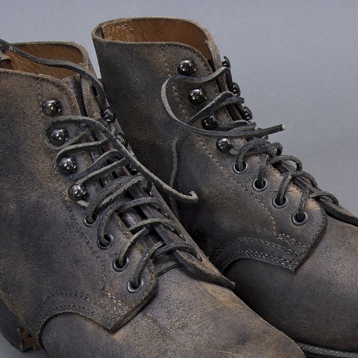 JNH37 Excellent unissued pair of worker low boots — image 3