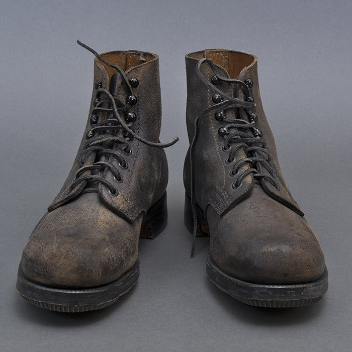 JNH37 Excellent unissued pair of worker low boots — image 6
