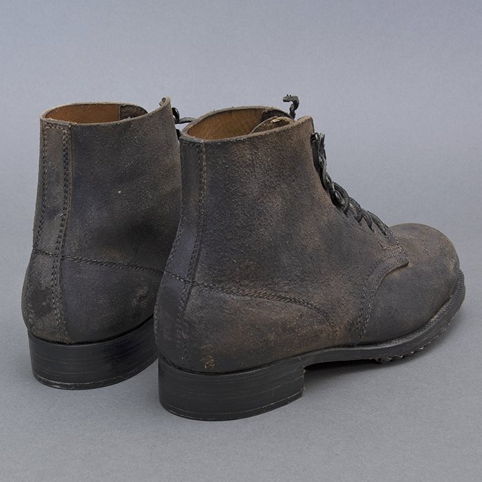 JNH37 Excellent unissued pair of worker low boots — image 9