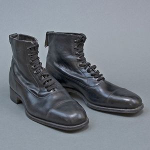 PDO24 Excellent pair of officer dress shoes