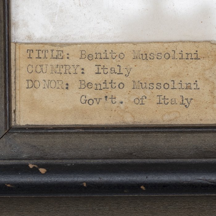 DMI85 Framed signed portrait of Prime Minister Mussolini dated 1931 — image 4