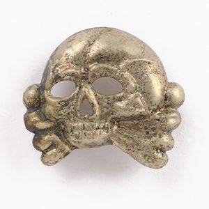 DM118 Early jawless type kepi or visored cap skull