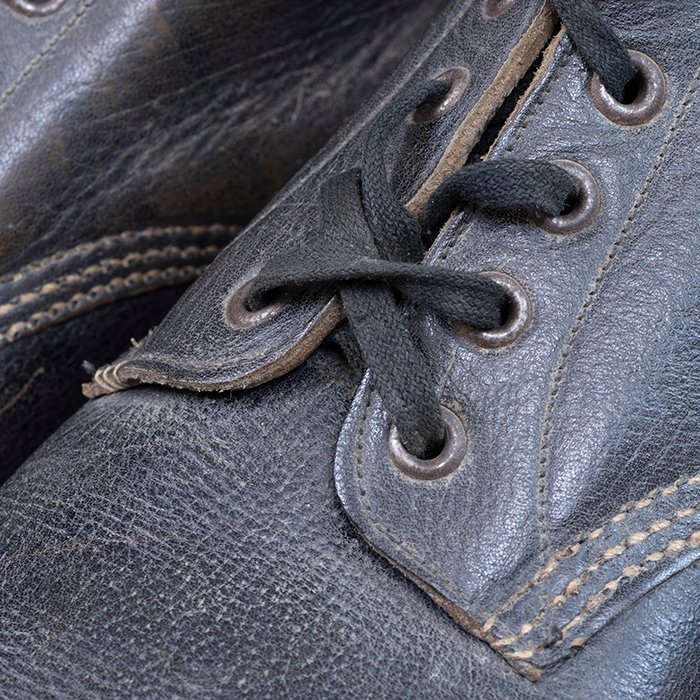 BAS14 Clean matched pair of wartime black leather work boots — image 3