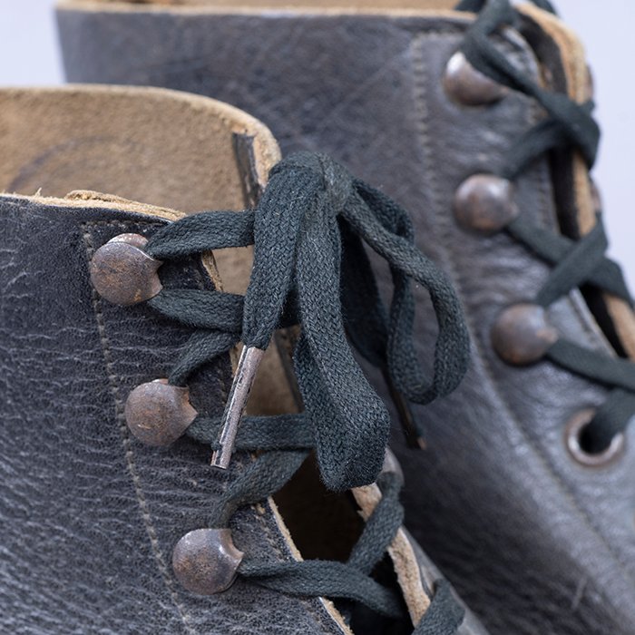 BAS14 Clean matched pair of wartime black leather work boots — image 6