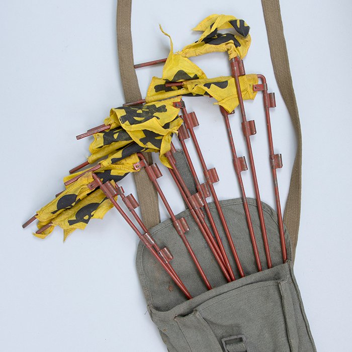 TAK34 Land mine marker set with carrying bag — image 3