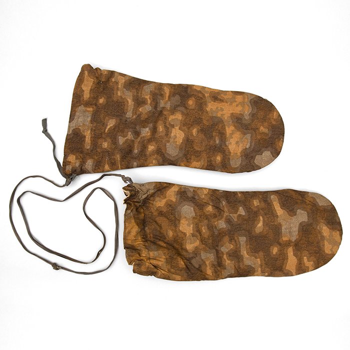 SFZ448 Unissued Waffen-SS blurred edge autumn pattern camouflage mittens — image 2