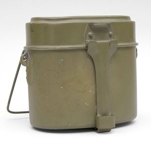TOA80 Excellent olive painted mess tin