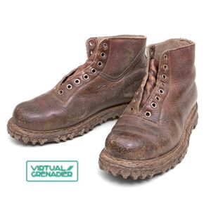 TAK9 Excellent matched pair of low quarter Gebirgsjäger boots