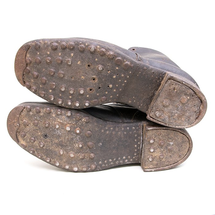 KWH16 Pair of well used black leather ankle boots — image 6