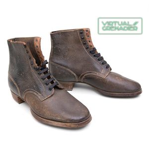 HYU15 Super matched pair of unissued Heer ankle boots