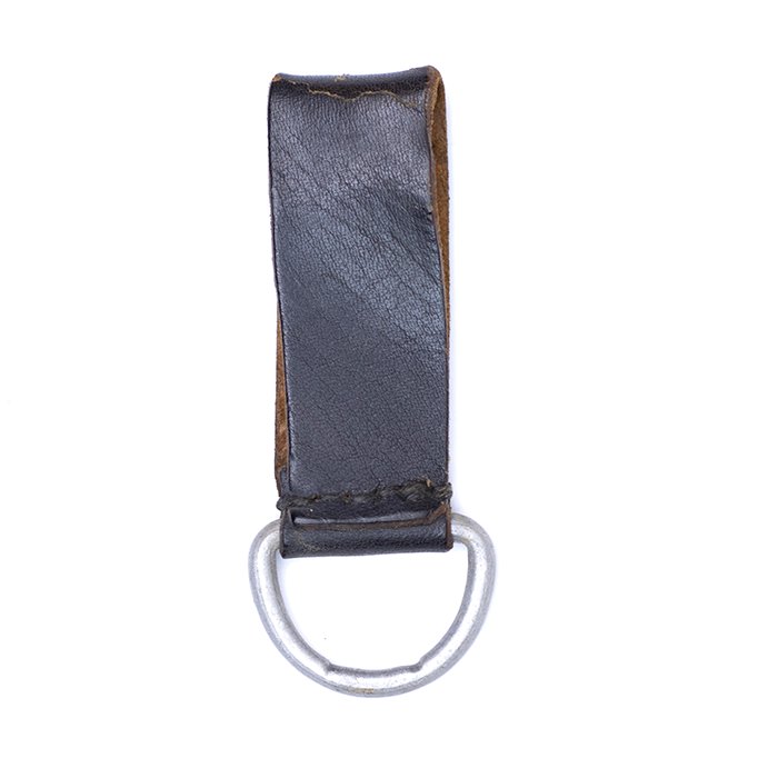 MP5018 Single black leather equipment belt loop with D-ring — image 4