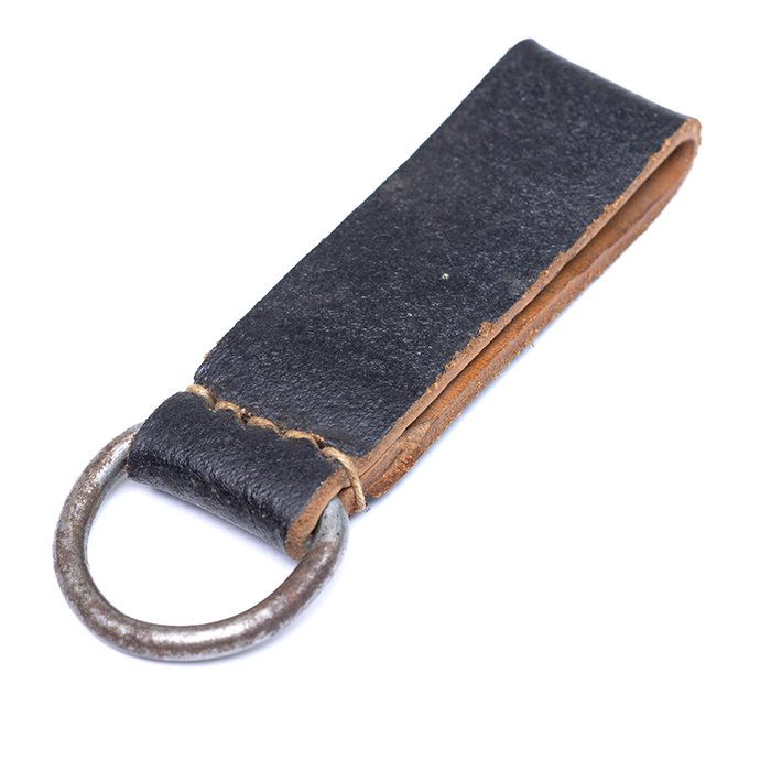 MP5019 Single black leather equipment belt loop with D-ring — image 3