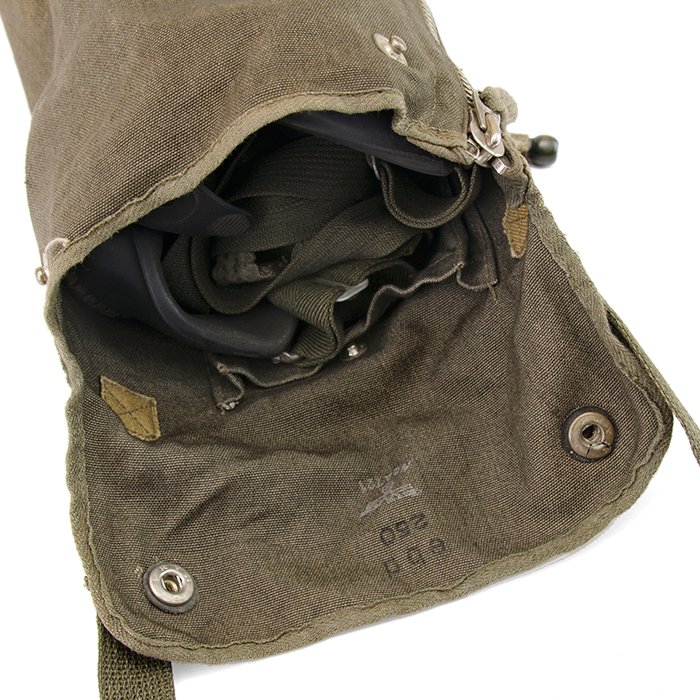 OPA30 Luftwaffe Fallschirmjäger gas mask and carrying bag — image 11