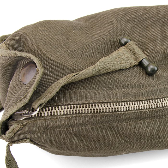 OPA30 Luftwaffe Fallschirmjäger gas mask and carrying bag — image 19