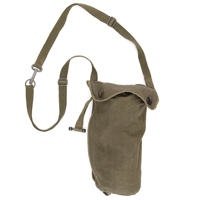OPA30 Luftwaffe Fallschirmjäger gas mask and carrying bag — image 3
