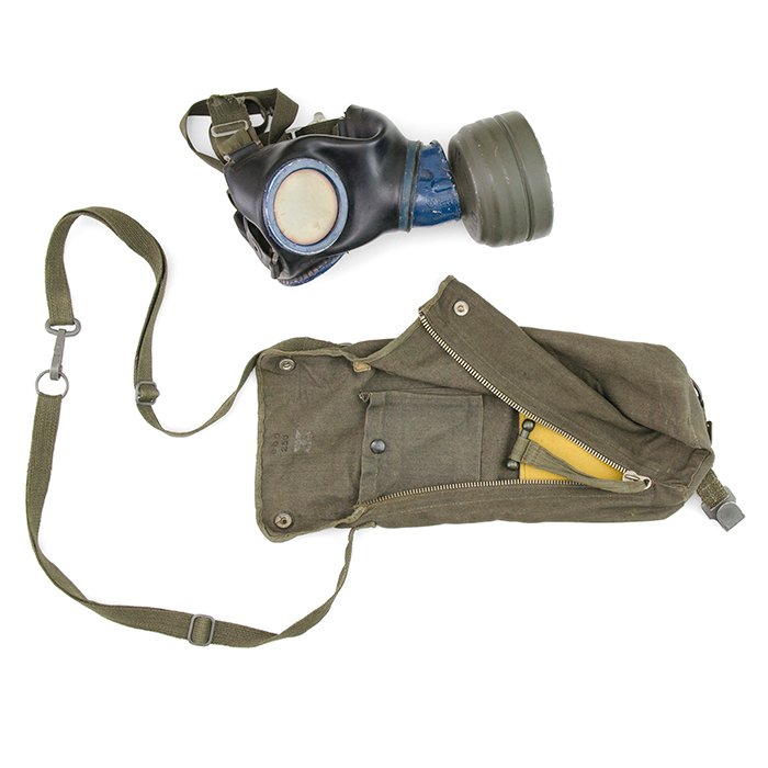 OPA30 Luftwaffe Fallschirmjäger gas mask and carrying bag — image 5