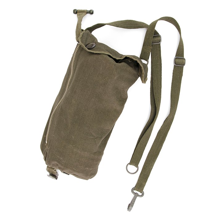 OPA30 Luftwaffe Fallschirmjäger gas mask and carrying bag — image 9