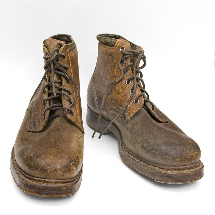 GZA4 Later pair of Gebirgsjäger low quarter boots — image 4