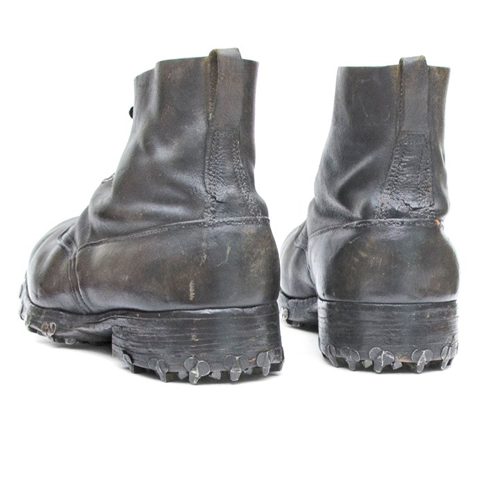 MP4001 Matched pair of service used Gebirgsjäger Bergschuhe — image 10