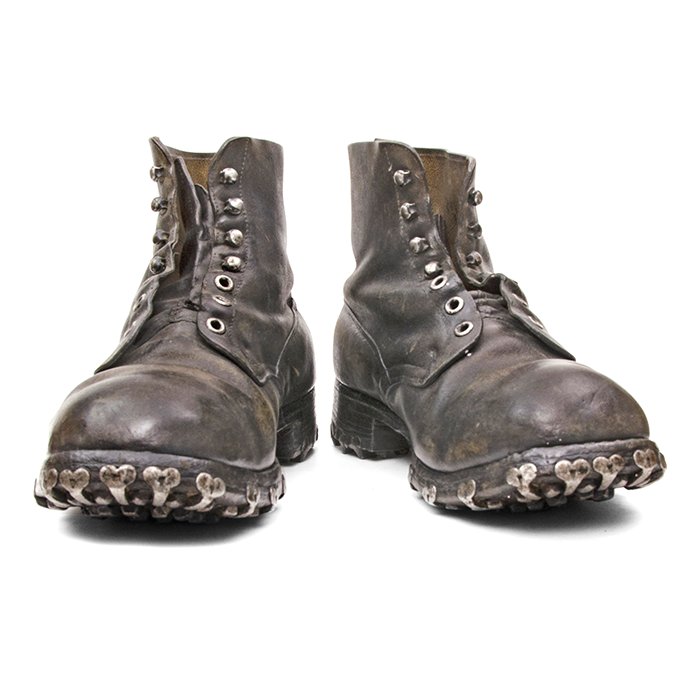 MP4001 Matched pair of service used Gebirgsjäger Bergschuhe — image 7