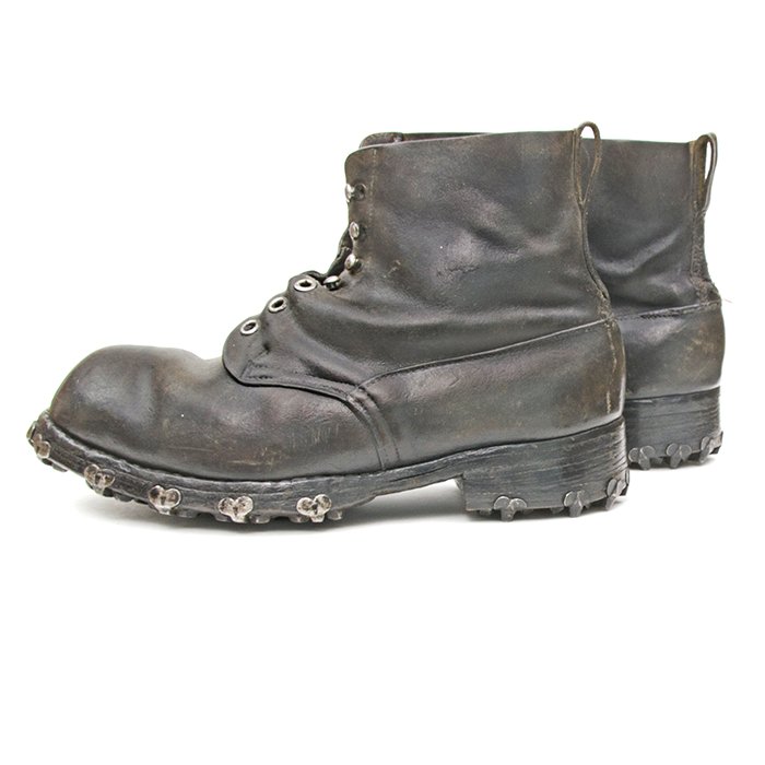 MP4001 Matched pair of service used Gebirgsjäger Bergschuhe — image 9