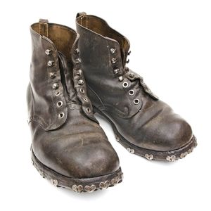 MP4001 Matched pair of service used Gebirgsjäger Bergschuhe