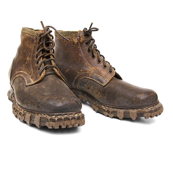 GZA3 Excellent matched pair of low quarter Gebirgsjäger boots — image 4