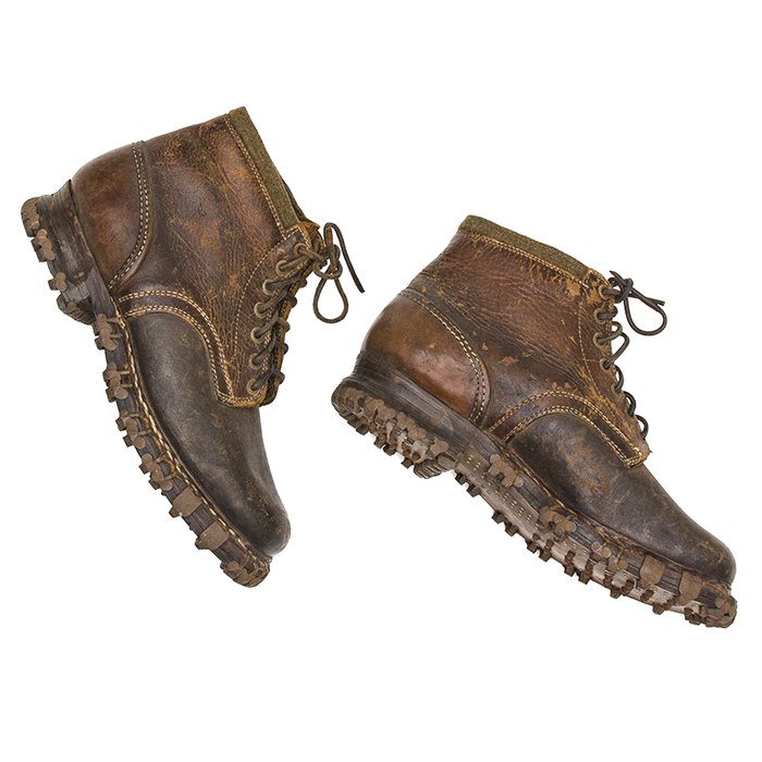 GZA3 Excellent matched pair of low quarter Gebirgsjäger boots — image 7