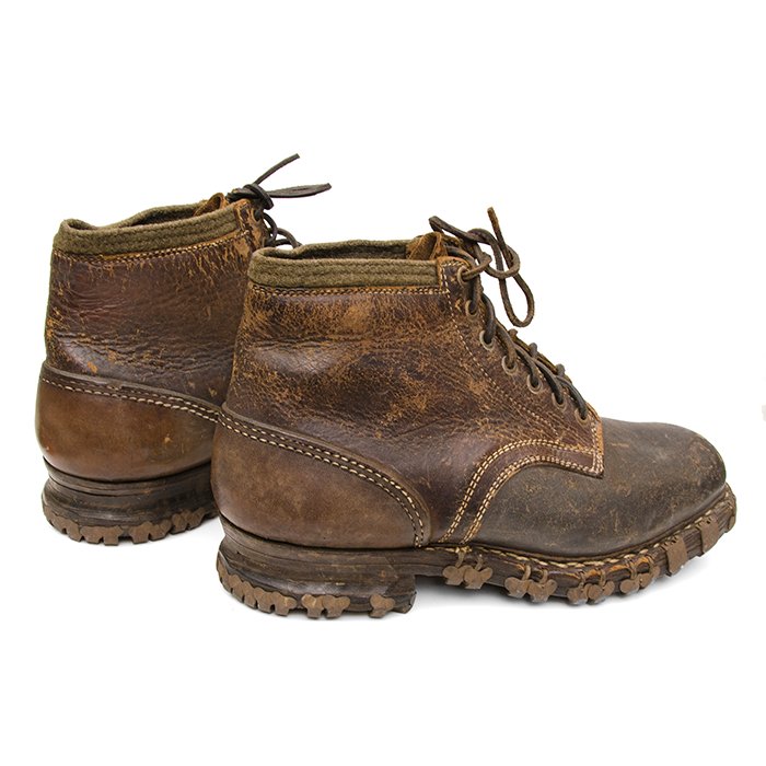 GZA3 Excellent matched pair of low quarter Gebirgsjäger boots — image 8