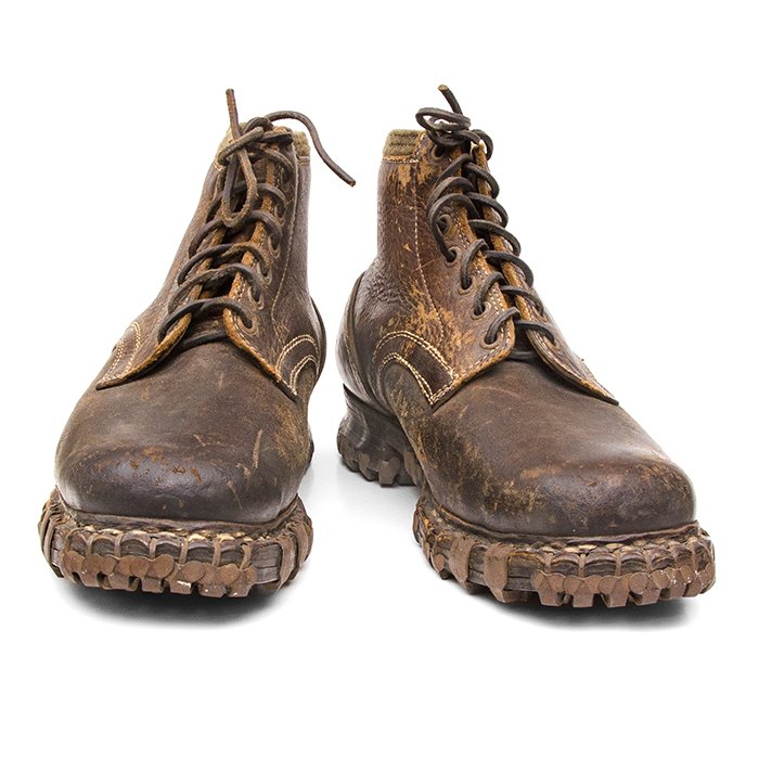 GZA3 Excellent matched pair of low quarter Gebirgsjäger boots — image 9