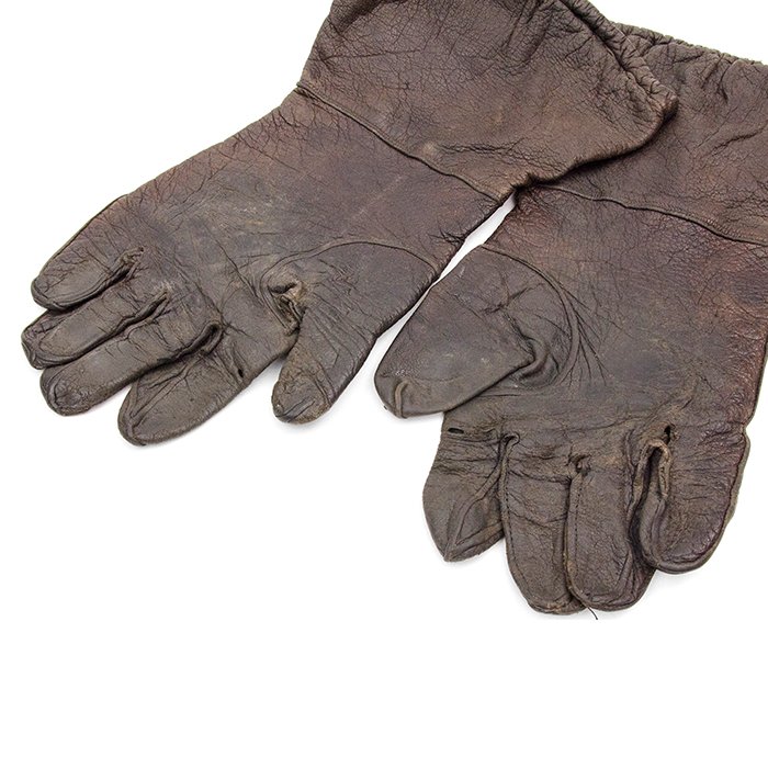 JCA1 Very nice matched pair of Fallschirmjäger unlined leather gauntlets — image 3
