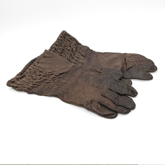 JCA1 Very nice matched pair of Fallschirmjäger unlined leather gauntlets — image 4