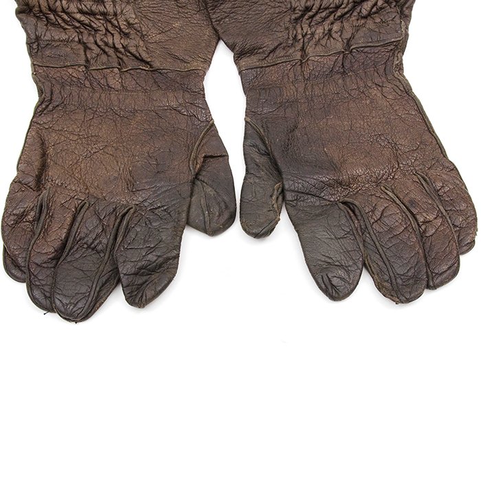 JCA1 Very nice matched pair of Fallschirmjäger unlined leather gauntlets — image 7