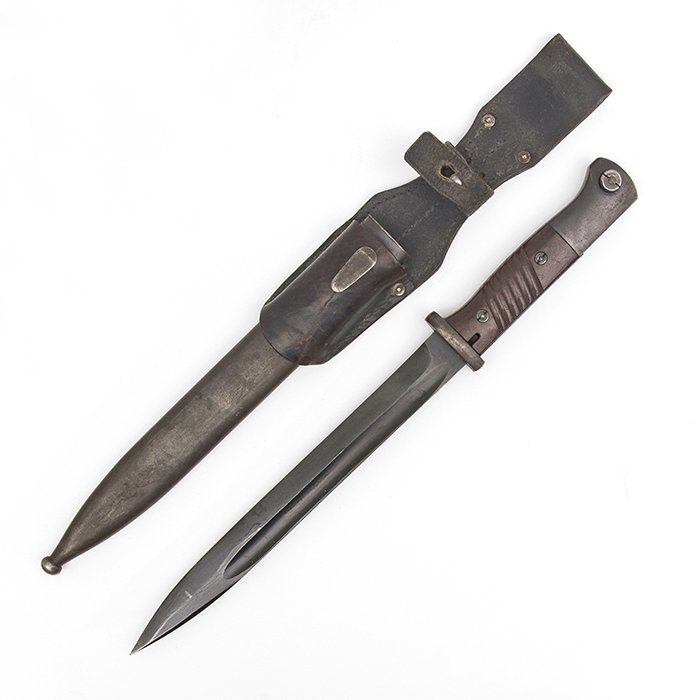 TOA1 Unmarked late war 98k bayonet and frog — image 3