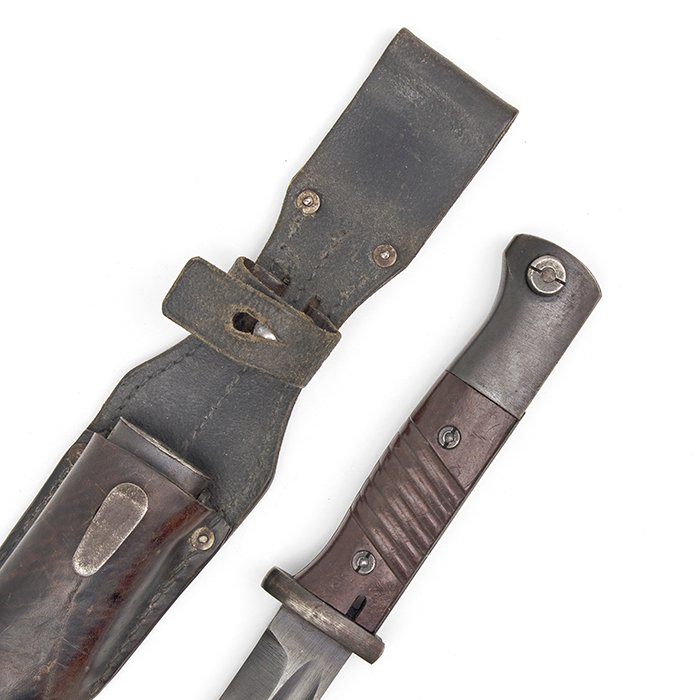 TOA1 Unmarked late war 98k bayonet and frog — image 4