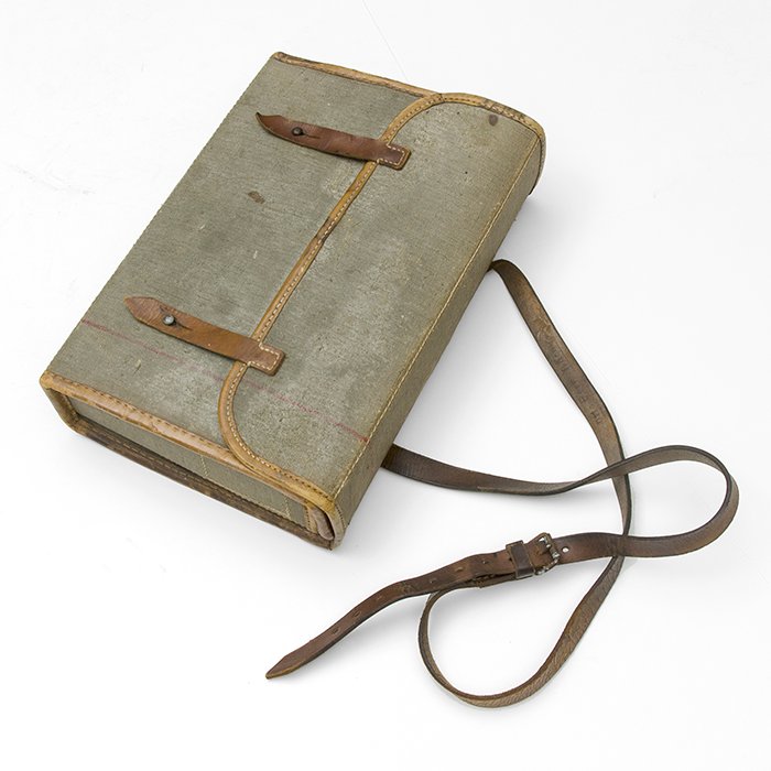 YAA5 Elaborate Heer medical satchel with contents — image 3