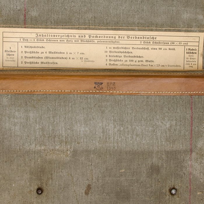 YAA5 Elaborate Heer medical satchel with contents — image 6