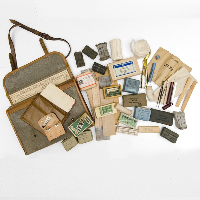YAA5 Elaborate Heer medical satchel with contents — image 7