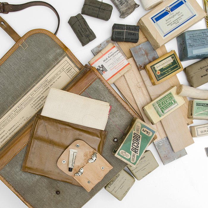 YAA5 Elaborate Heer medical satchel with contents — image 8