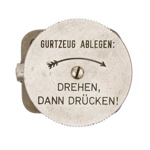 FCA9 Central quick-release fitting for Luftwaffe air crew parachutes