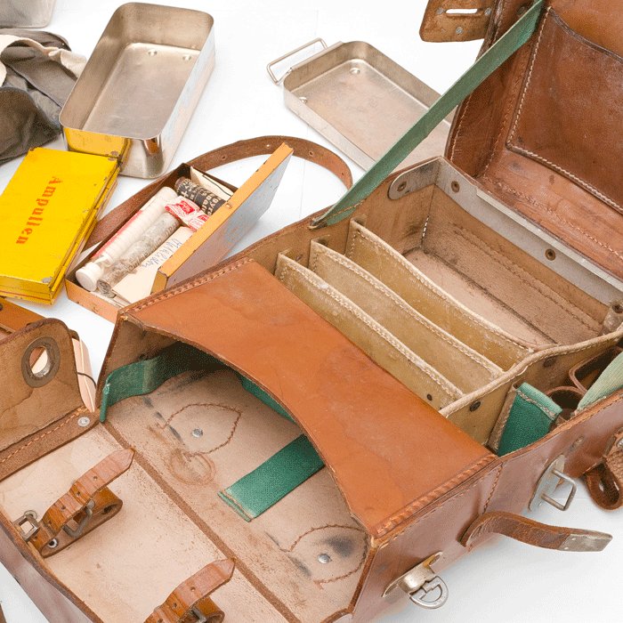 MAA46 Medical supply carrying case with full contents and capture paper — image 10