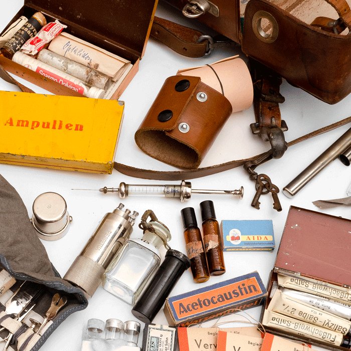 MAA46 Medical supply carrying case with full contents and capture paper — image 7