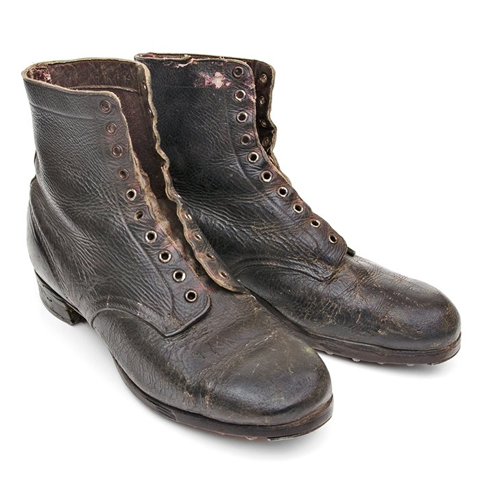 MP4002 Matched pair of black leather ankle boots — image 2