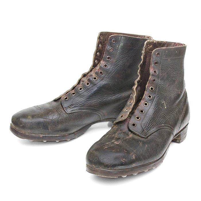 MP4002 Matched pair of black leather ankle boots — image 4