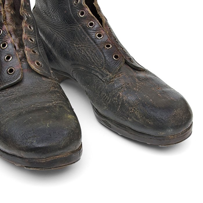 MP4002 Matched pair of black leather ankle boots — image 7